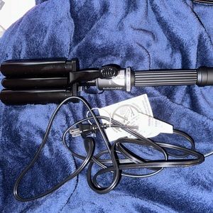NWOT BaByliss Triple Barrel Waver